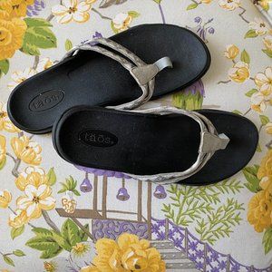 Taos Sandals Size 9